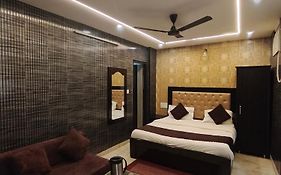 Hotel Gulmohar